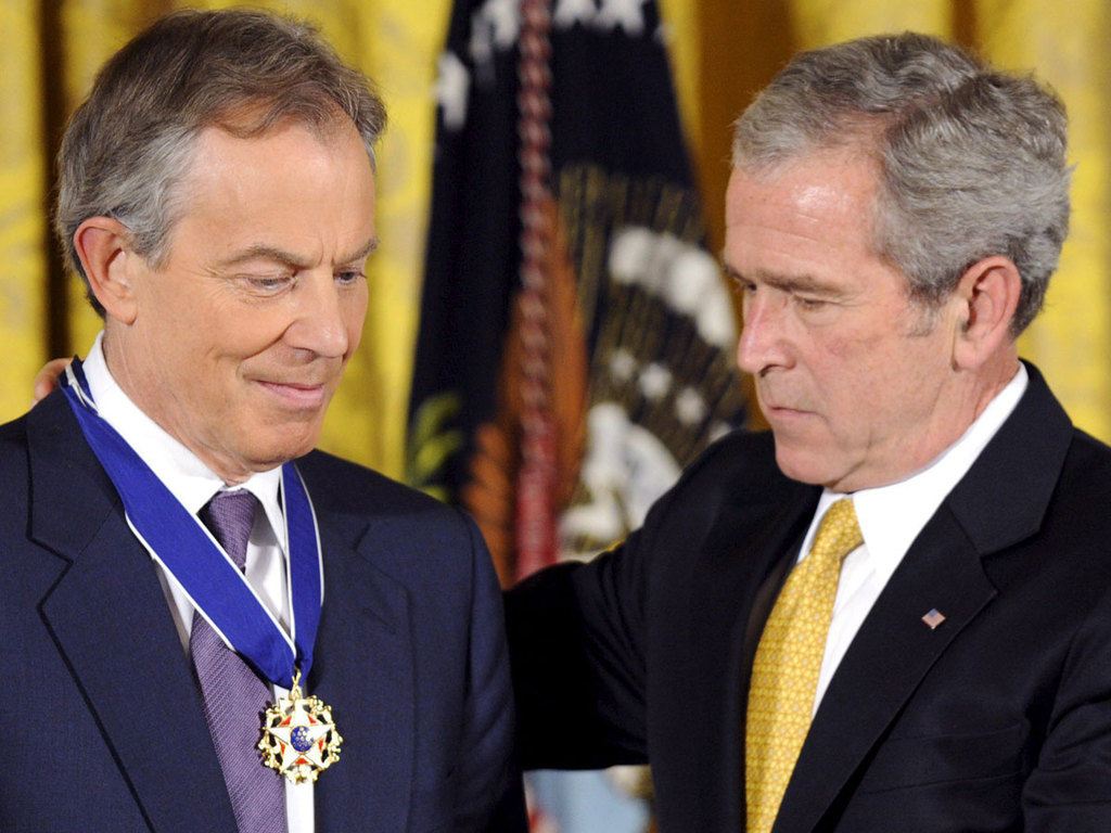 Traitor Tony Blair receives the Congressional Gold Medal of Honour from George 'Dubya' Bush