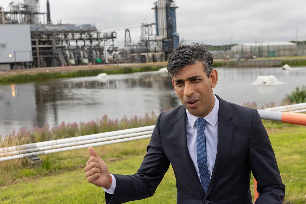 Prime Minister Rishi Sunak tours a Shell gas plant in Aberdeen in July 2023. Credit: Number 10 (CC BY-NC-ND 2.0)