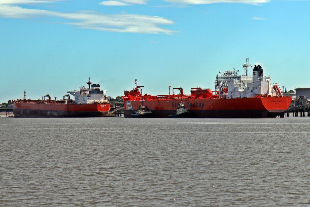 El Pollock / Oil tankers, Tranmere Oil Terminal / CC BY-SA 2.0
